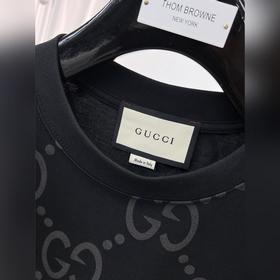 Gucci – лучший выбор для ношения отдельно или под одежду. Высокок