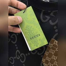 Gucci – лучший выбор для ношения отдельно или под одежду. Высокок