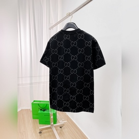 Gucci – лучший выбор для ношения отдельно или под одежду. Высокок