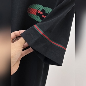 Gucci – лучший выбор для ношения отдельно или под одежду. Высокок