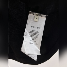 Gucci – лучший выбор для ношения отдельно или под одежду. Высокок