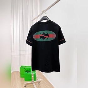 Gucci – лучший выбор для ношения отдельно или под одежду. Высокок