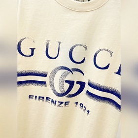 Gucci – лучший выбор для ношения отдельно или под одежду. Высокок