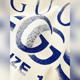 Gucci – лучший выбор для ношения отдельно или под одежду. Высокок