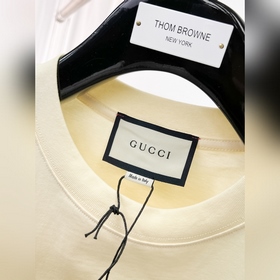 Gucci – лучший выбор для ношения отдельно или под одежду. Высокок