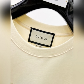 Gucci – лучший выбор для ношения отдельно или под одежду. Высокок