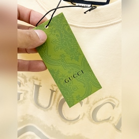 Gucci – лучший выбор для ношения отдельно или под одежду. Высокок