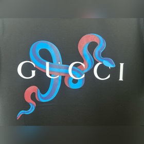 Gucci 25 весна-лето Новый год. Футболка с коротким рукавом и лого