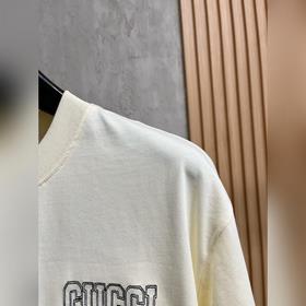 Gucci – идеальный вариант для ношения отдельно или под другой оде