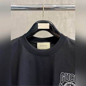 Gucci - идеальный вариант для ношения отдельно или в качестве осн