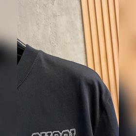 Gucci - идеальный вариант для ношения отдельно или в качестве осн