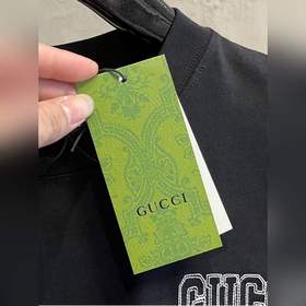 Gucci - идеальный вариант для ношения отдельно или в качестве осн