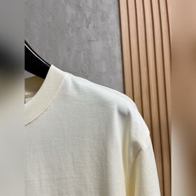 Gucci – идеальный вариант для ношения отдельно или в качестве осн
