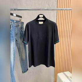 Gucci - идеальный вариант для ношения отдельно или в качестве осн