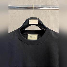 Gucci - идеальный вариант для ношения отдельно или в качестве осн