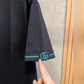Gucci - идеальный вариант для ношения отдельно или в качестве осн