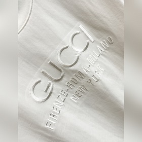 Gucci 2025ss весенняя коллекция. Новая модель футболки Gucci с кр