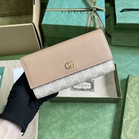 Длинный кожаный кошелек из серии GG Marmont. Этот кошелек для клю