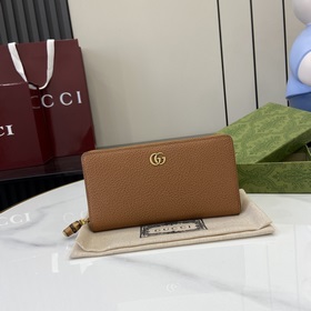 Длинный кошелек из серии GG Marmont. Этот кошелек из серии GG Mar