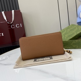 Длинный кошелек из серии GG Marmont. Этот кошелек из серии GG Mar