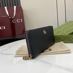 Длинный кошелек из серии GG Marmont. Этот кошелек из серии GG Mar