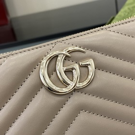 Карман для карт из серии GG Marmont. Как и различные оттенки серо
