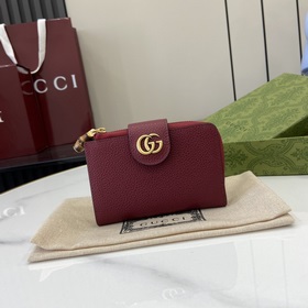 Кошелек из серии GG Marmont. Этот кошелек из серии GG Marmont изг