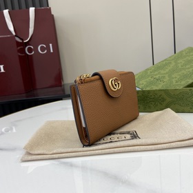 Кошелек из серии GG Marmont. Этот кошелек из серии GG Marmont, из