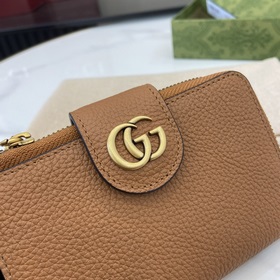 Кошелек из серии GG Marmont. Этот кошелек из серии GG Marmont, из