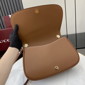 Новая модель Средняя сумка из серии Gucci Blondie Новая сумка из 