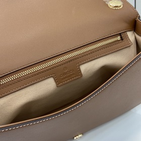Новая модель Средняя сумка из серии Gucci Blondie Новая сумка из 