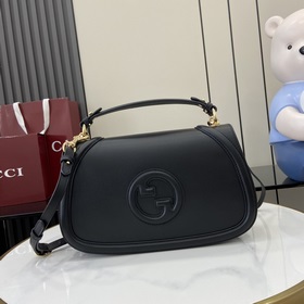 Новая модель Средняя сумка из серии Gucci Blondie Новая сумка из