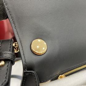 Новая модель Средняя сумка из серии Gucci Blondie Новая сумка из 