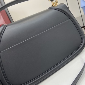 Новая модель Средняя сумка из серии Gucci Blondie Новая сумка из 