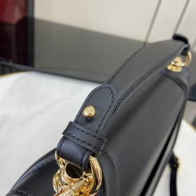 Новая модель Средняя сумка из серии Gucci Blondie Новая сумка из 