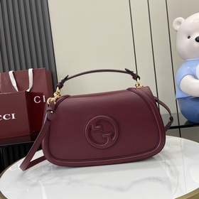 Новая модель Средняя сумка из серии Gucci Blondie Новая сумка из