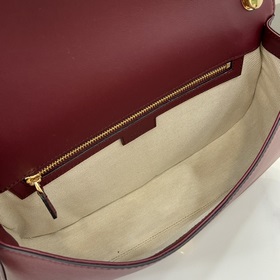 Новая модель Средняя сумка из серии Gucci Blondie Новая сумка из 