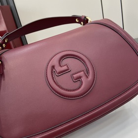 Новая модель Средняя сумка из серии Gucci Blondie Новая сумка из 