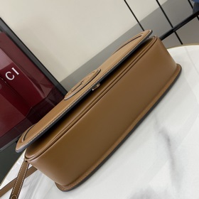 Новая модель Средняя сумка из серии Gucci Blondie Новая сумка из 