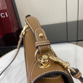Новая модель Средняя сумка из серии Gucci Blondie Новая сумка из 