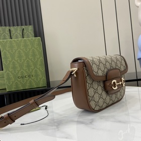 Новинка Мини-сумка через плечо из серии Gucci Horsebit 1955 В рек
