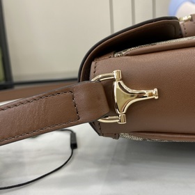 Новинка Мини-сумка через плечо из серии Gucci Horsebit 1955 В рек