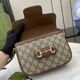 Новинка Мини-сумка через плечо из серии Gucci Horsebit 1955 В рек