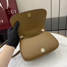 Новая модель Мини-сумка через плечо из серии Gucci Blondie Новая 