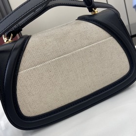 Новая модель Мини-сумка через плечо из серии Gucci Blondie Новая 