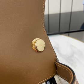 Новая модель Мини-сумка через плечо из серии Gucci Blondie Новая 