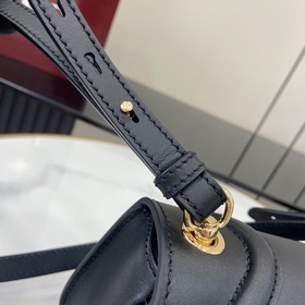 Новая модель Мини-сумка через плечо из серии Gucci Blondie Новая 