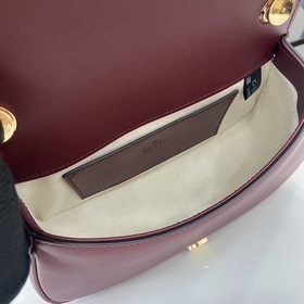 Новая модель Мини-сумка через плечо из серии Gucci Blondie Новая 