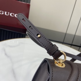 Новая модель Мини-сумка через плечо из серии Gucci Blondie Новая 