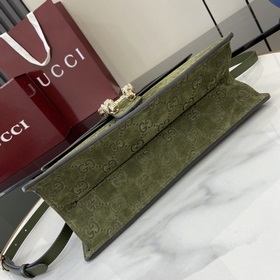 Новинка Креативный директор Gucci Сабато де Сарно обновил классич